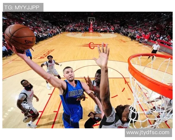 火箭队与小牛队季后赛第三场精彩录像回放及赛后分析