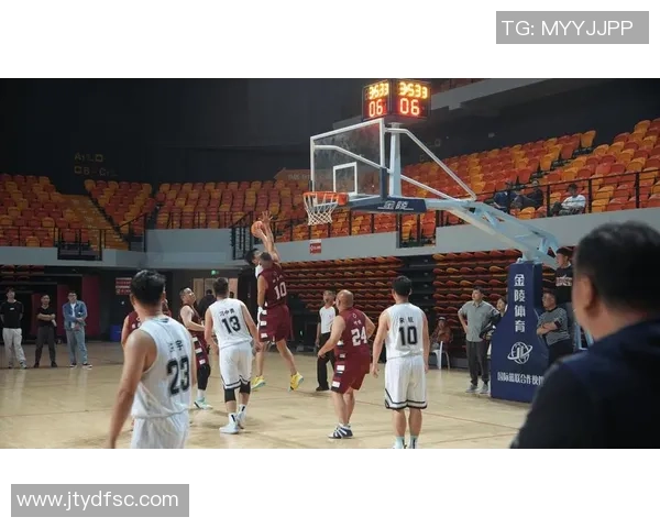 篮球特内里费对决大学生球队展现青春激情与竞技风采